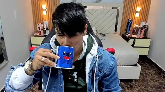 Freechat KAROLLJONES1 on StripChat