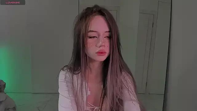 Freechat KellyBarton on StripChat