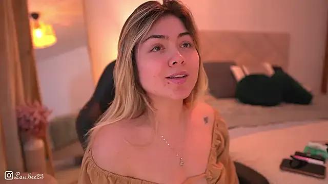 StripChat Lau_Bee is Freechat Lau_Bee — creamy boobs