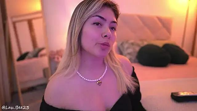 Freechat Lau_Bee on StripChat