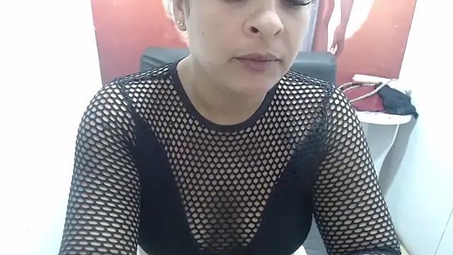 Laura_hottt on StripChat