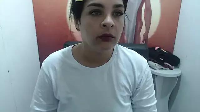 Laura_hottt on StripChat