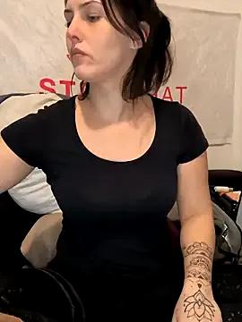 Linalicious on StripChat