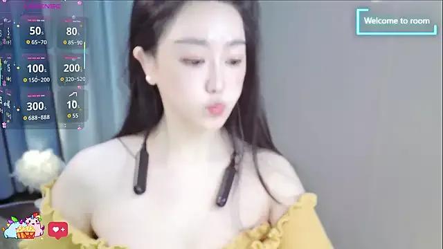 LINLIN-2025 on StripChat 