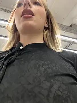 Private LoraaDoll on StripChat