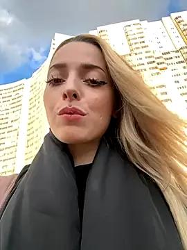 Private LoraaDoll on StripChat