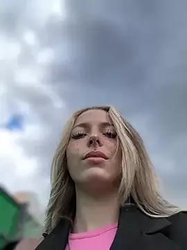 Private LoraaDoll on StripChat