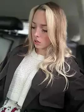 Private LoraaDoll on StripChat