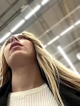 Private LoraaDoll on StripChat