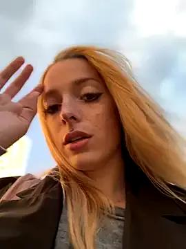 Private LoraaDoll on StripChat