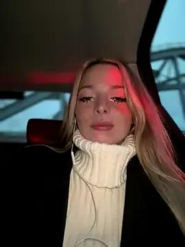 Private LoraaDoll on StripChat