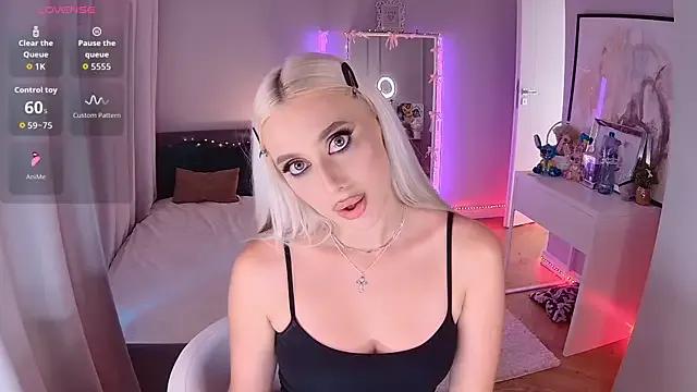 Private LoryWood on StripChat