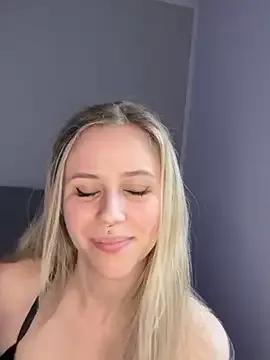 Freechat lunawolf21 on StripChat