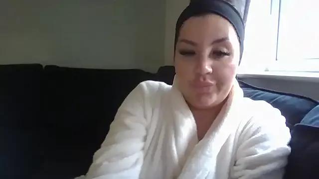 Freechat magical_mia on StripChat