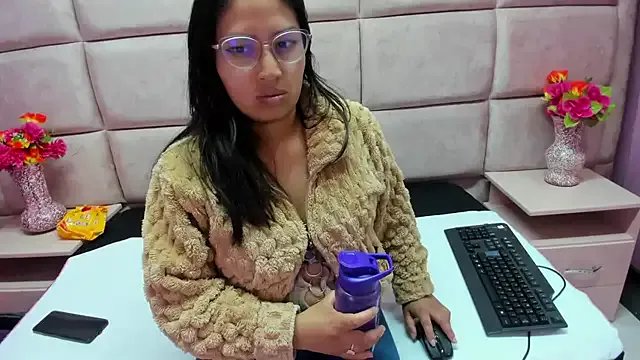 Freechat Miaa_Smiith_ on StripChat