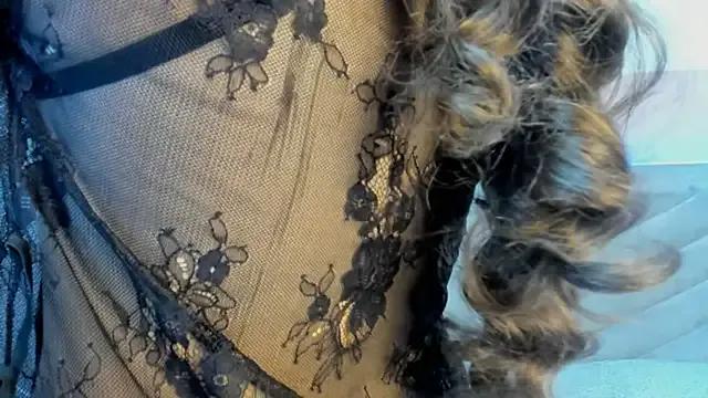 molly_zanderbond_ on StripChat 