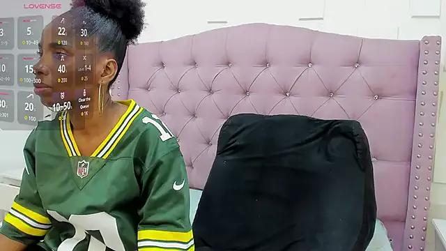 Freechat MonicaSchwartz on StripChat