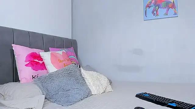 Freechat naughtyloverss on StripChat