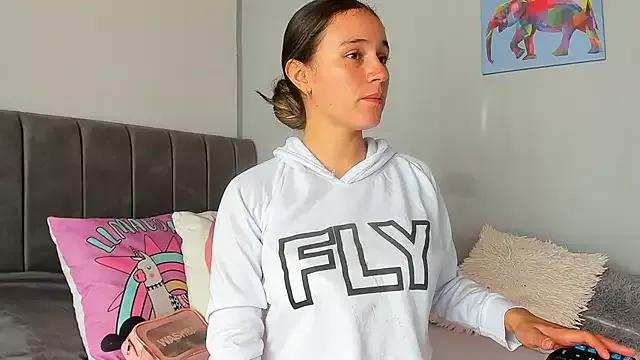 Freechat naughtyloverss on StripChat