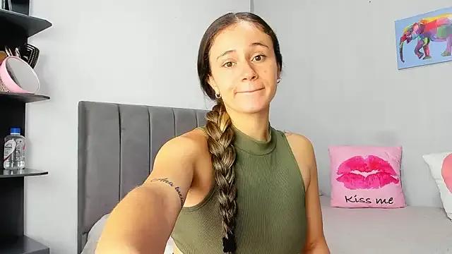 Freechat naughtyloverss on StripChat