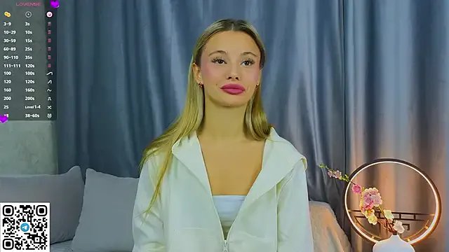 StripChat NaughtySeraphine is Freechat NaughtySeraphine — Neck Tilt