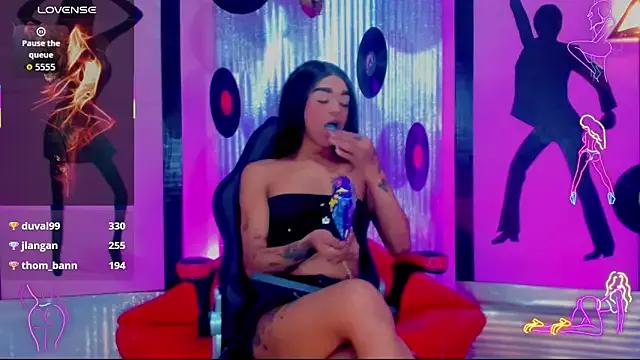 Freechat nickyminach_ on StripChat