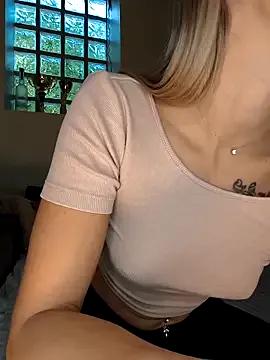 Nikiita_X on StripChat 