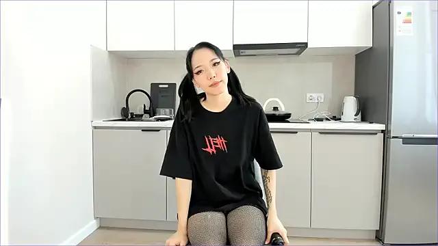 ninamini on StripChat 