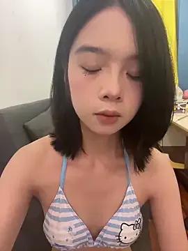 qiqi_x on StripChat 