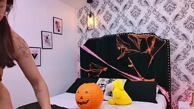 SaaraBrown — Make my butt red (slap ass)