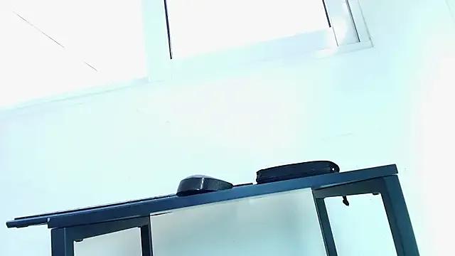 Freechat Sassy--Girl on StripChat