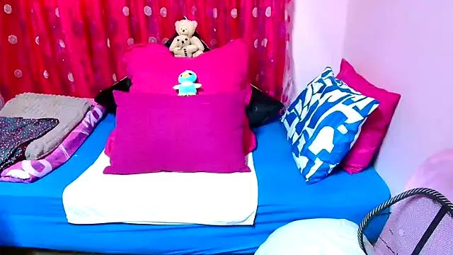 Freechat SLUTTYROXY on StripChat