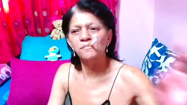 Freechat SLUTTYROXY on StripChat