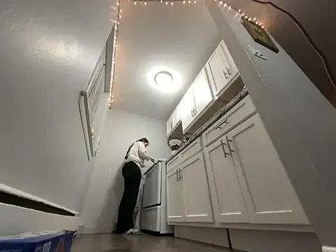 StripChat Snowbunnycake_131 is Freechat Snowbunnycake_131 — Last tipper controls 2min vibz