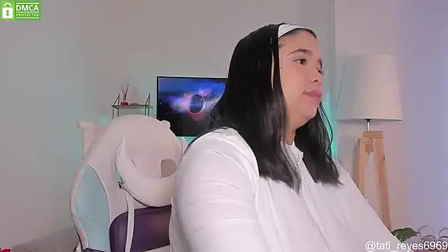 tati_reyess on StripChat
