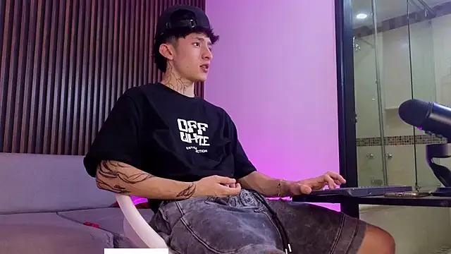 Freechat troy_rouge on StripChat