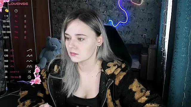 Your_small_bunny on StripChat