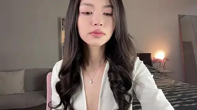 yourlittlesunrise_ on StripChat